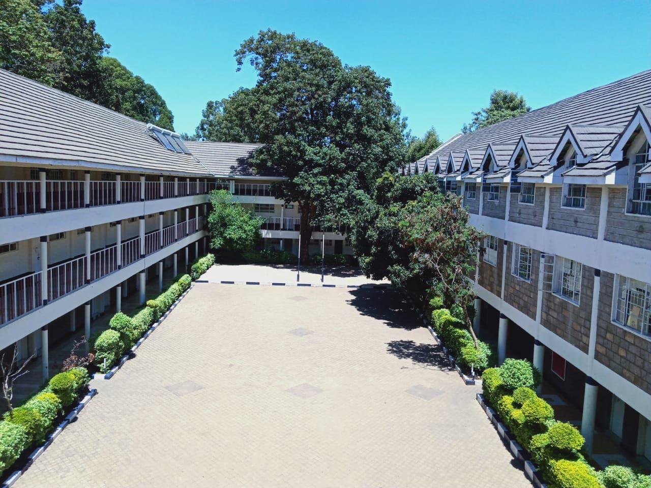 Courtyard and classroom blocks at Karen Campus, Three Dee Lane